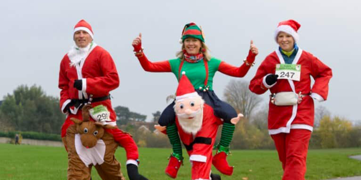 Kelly's santa fun run, stoke park, guildford, sports locker, guide to surrey , move to surrey, guide to whats on, this christmas, forthcoming fixtures, sports fixtures surrey, running, 